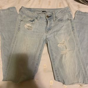 American eagle light wash distressed jeans
